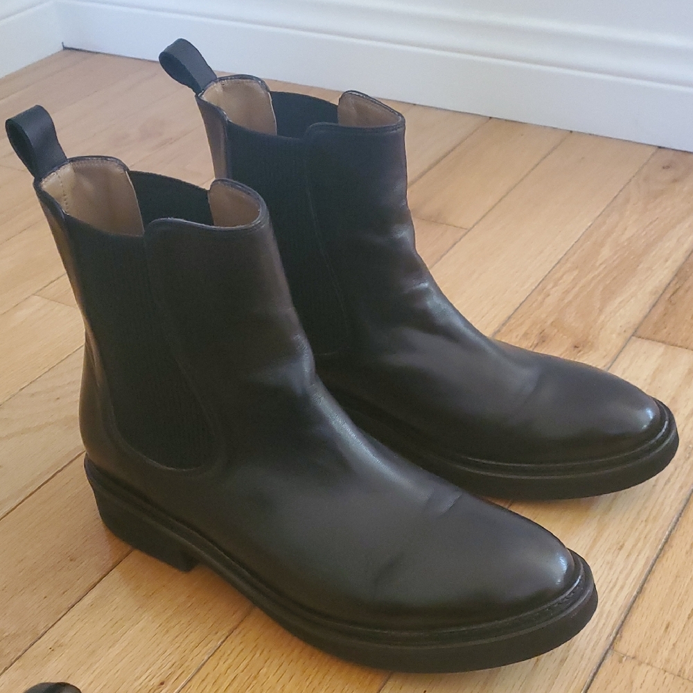 Elegant Black Leather Ankle Boots, made in Italy- Size 9.5
